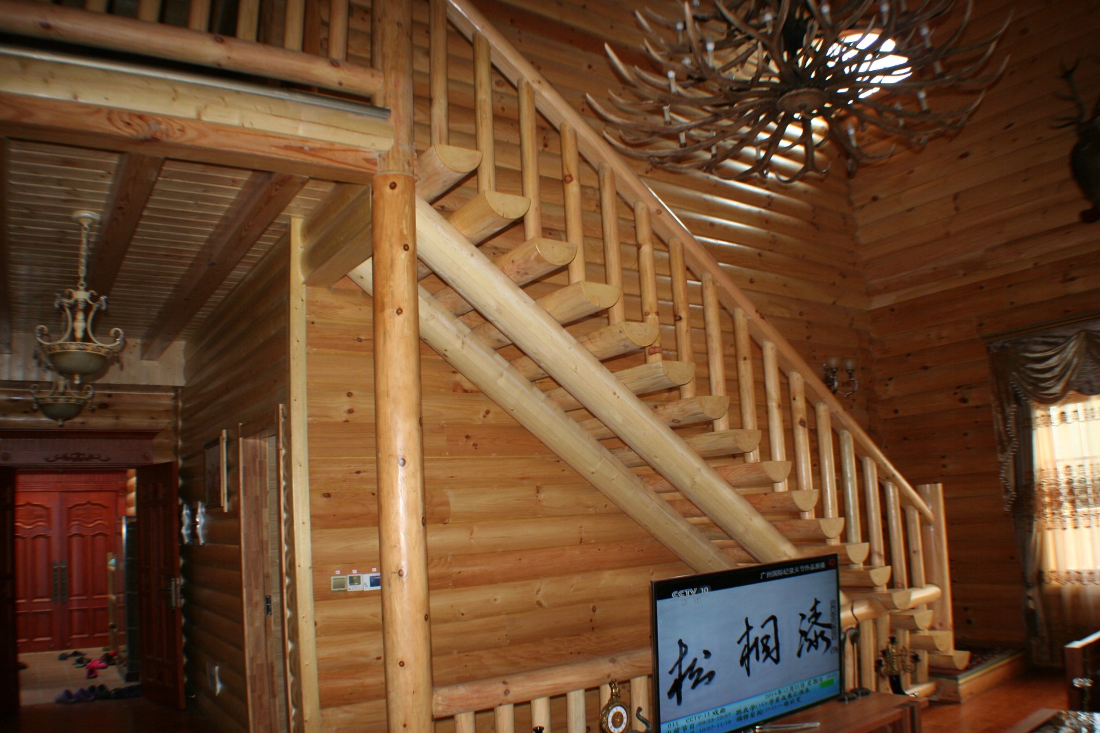 美式客廳樓梯實景圖