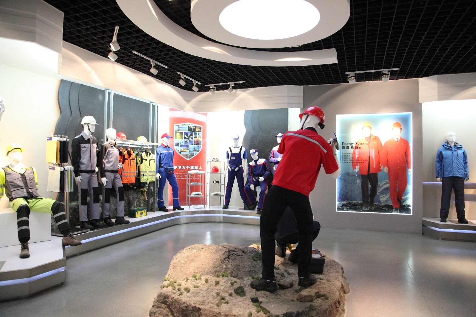 圣華頓企業服裝展館