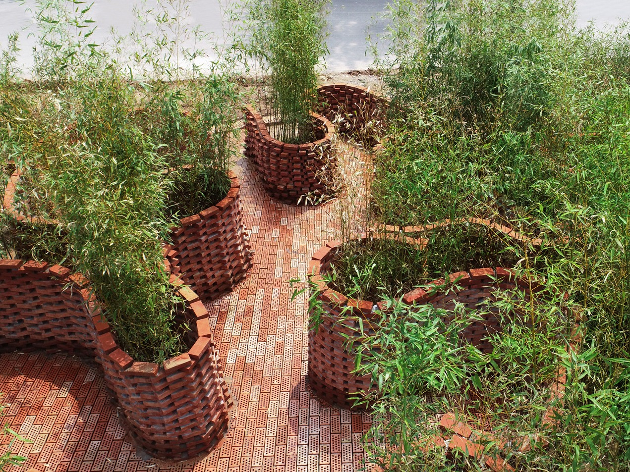 磚藝迷宮花園，世界上第一座“智能建造”的花園