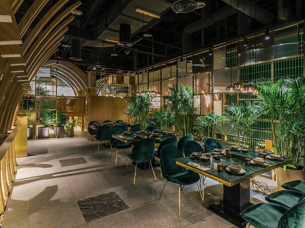 蘇州潤 SEASON 椰子雞火鍋店設(shè)計，香氣四溢的熱帶小屋